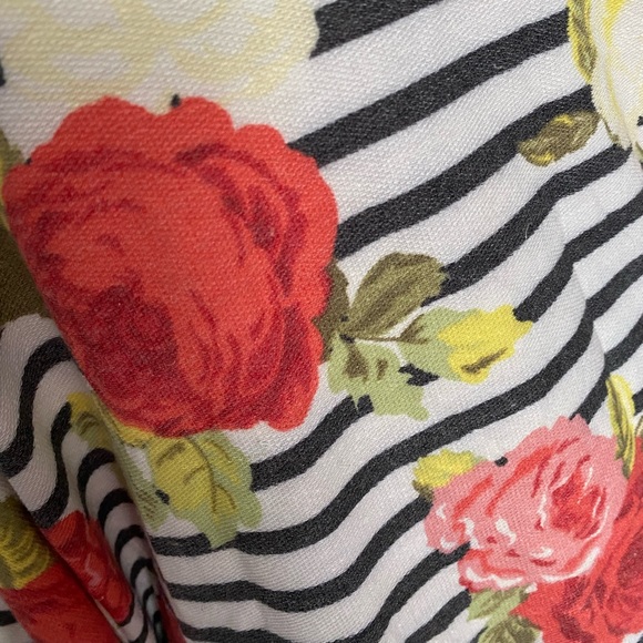 Lularoe Renee Top Shirt Medium M Striped Rose Print - Picture 2 of 6